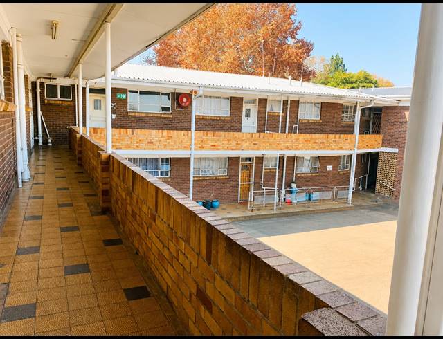 2 BEDROOM FLAT FOR SALE IN VANDERBIJLPARK CW 6